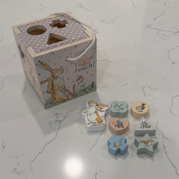 Kids Preferred Guess How Much I Love You Wooden Shape Sorter with Rope Handle - Picture 6 of 12